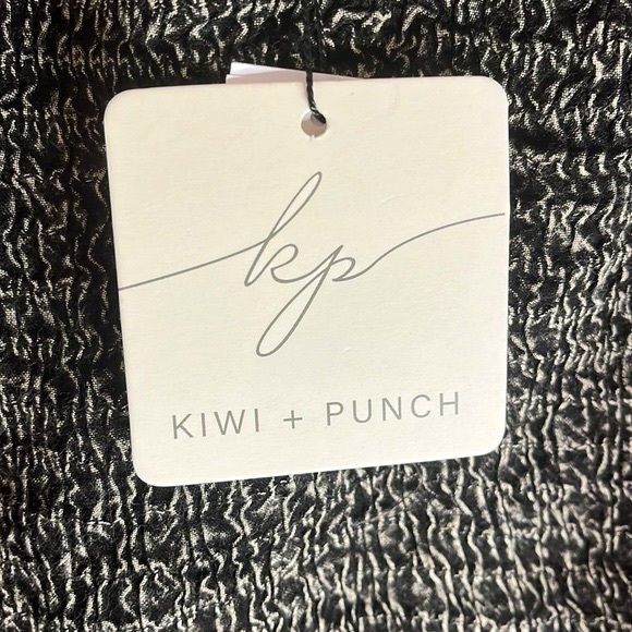 Kiwi + Punch black crop top - New with tags - Picture 4 of 4